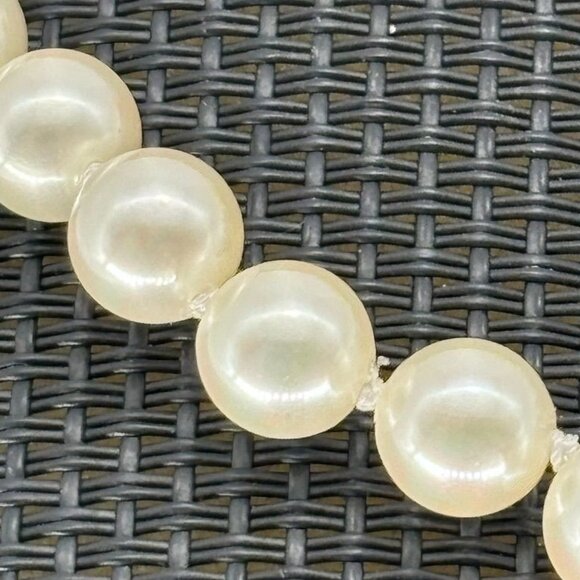 Vintage Faux Pearl Bracelet Flower Shaped Clasp Marked G. Silver 7MM Faux Pearls - Picture 4 of 6